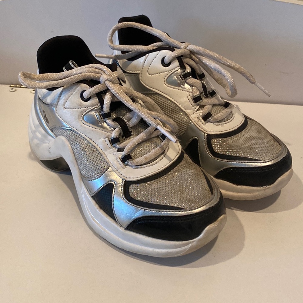 EUC girls Skechers groovilicious black/white sparkle sneakers